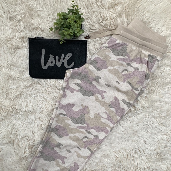 Old Navy Camo Joggers 💗 Oatmeal Gray & Plum - Picture 2 of 14